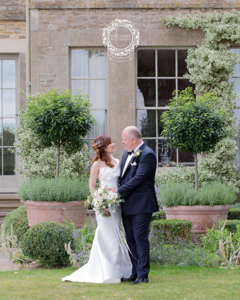 Thyme-Southrop-wedding-photographer-Nikki-Kirk-Photography