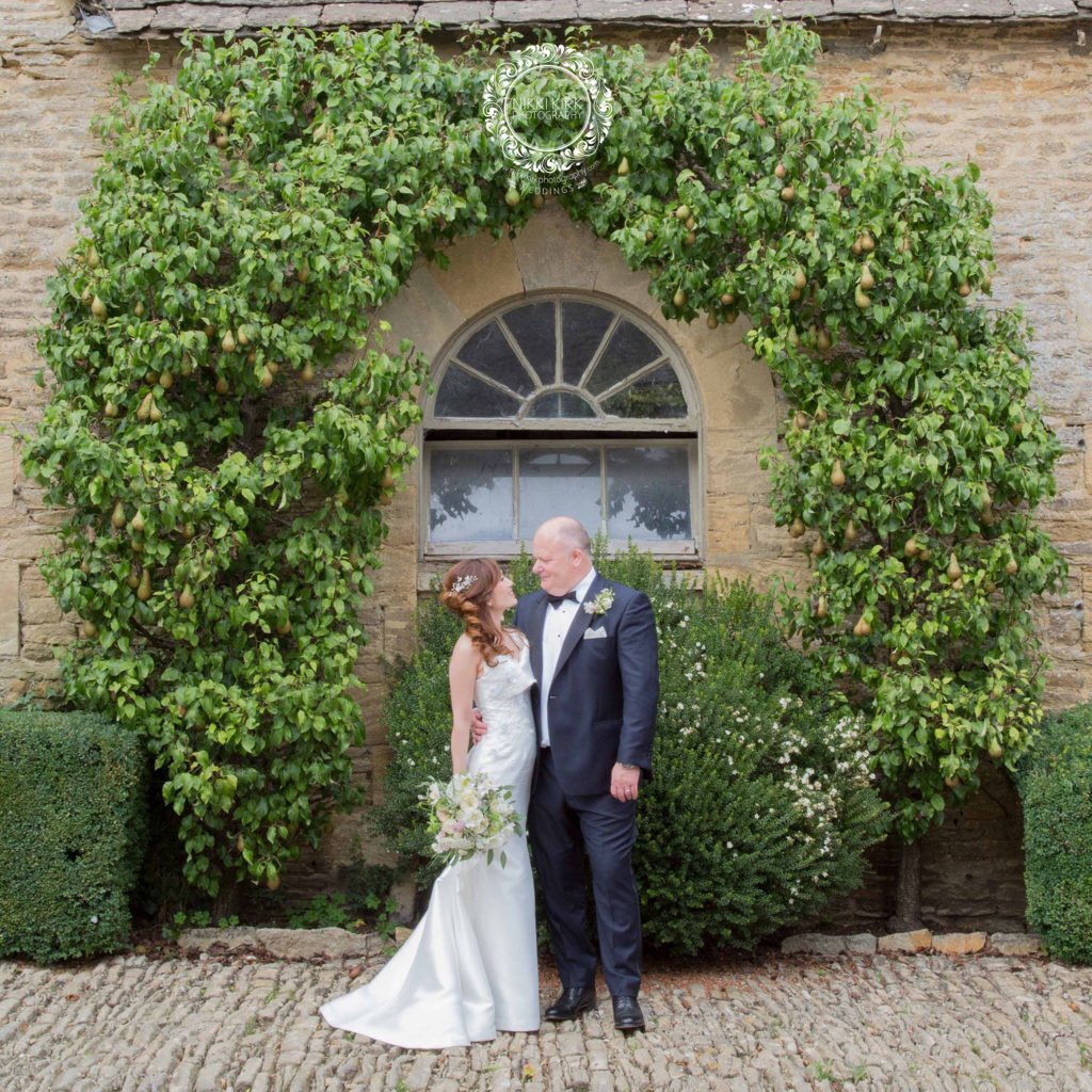 Thyme-Southrop-wedding-photographer-Nikki-Kirk-Photography