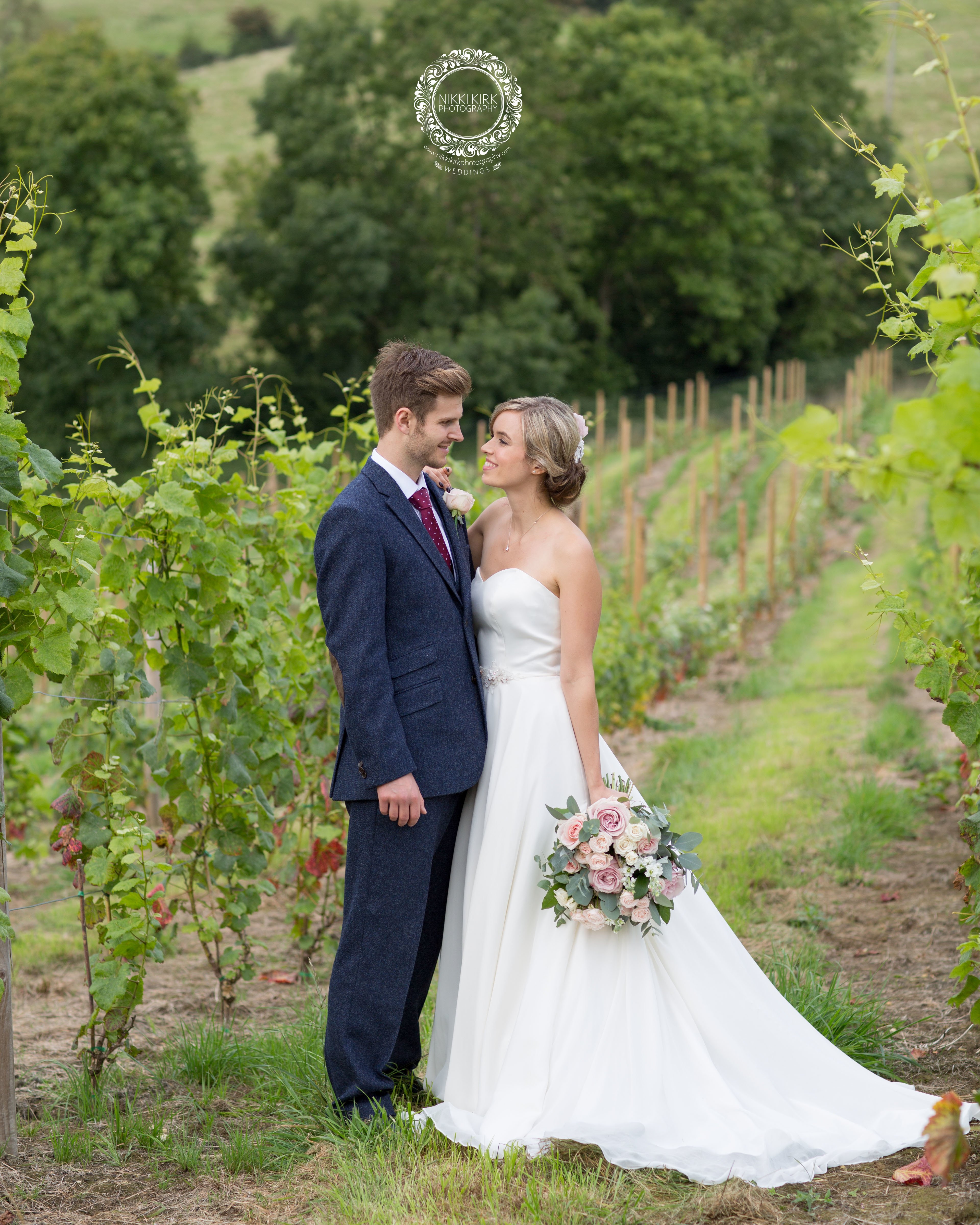Nikki-Kirk-Photography-wedding-photographer-Gloucestershire-Heart-of-The-Cotswolds-Dryhill