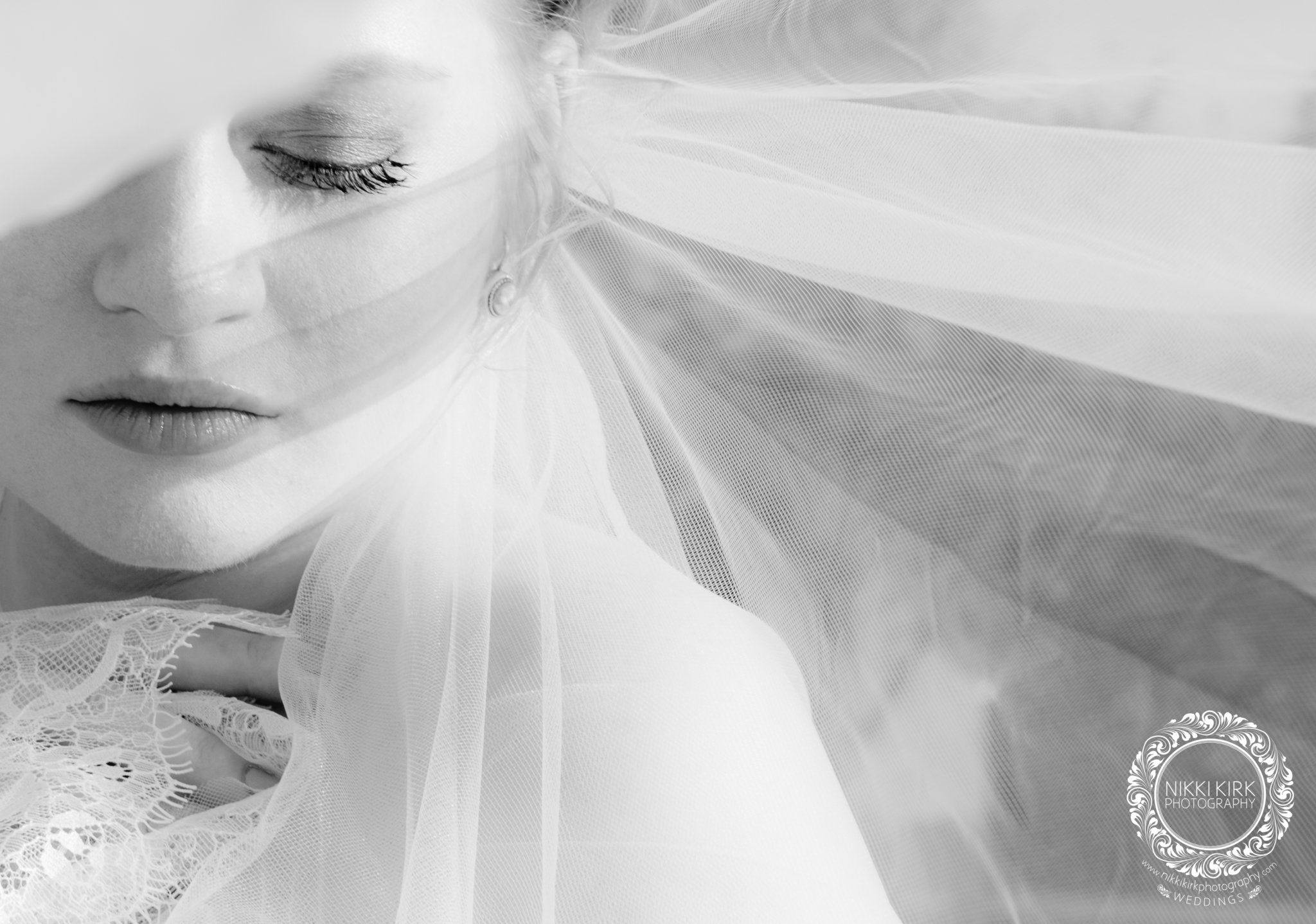 Creative wedding photography Rendcomb College