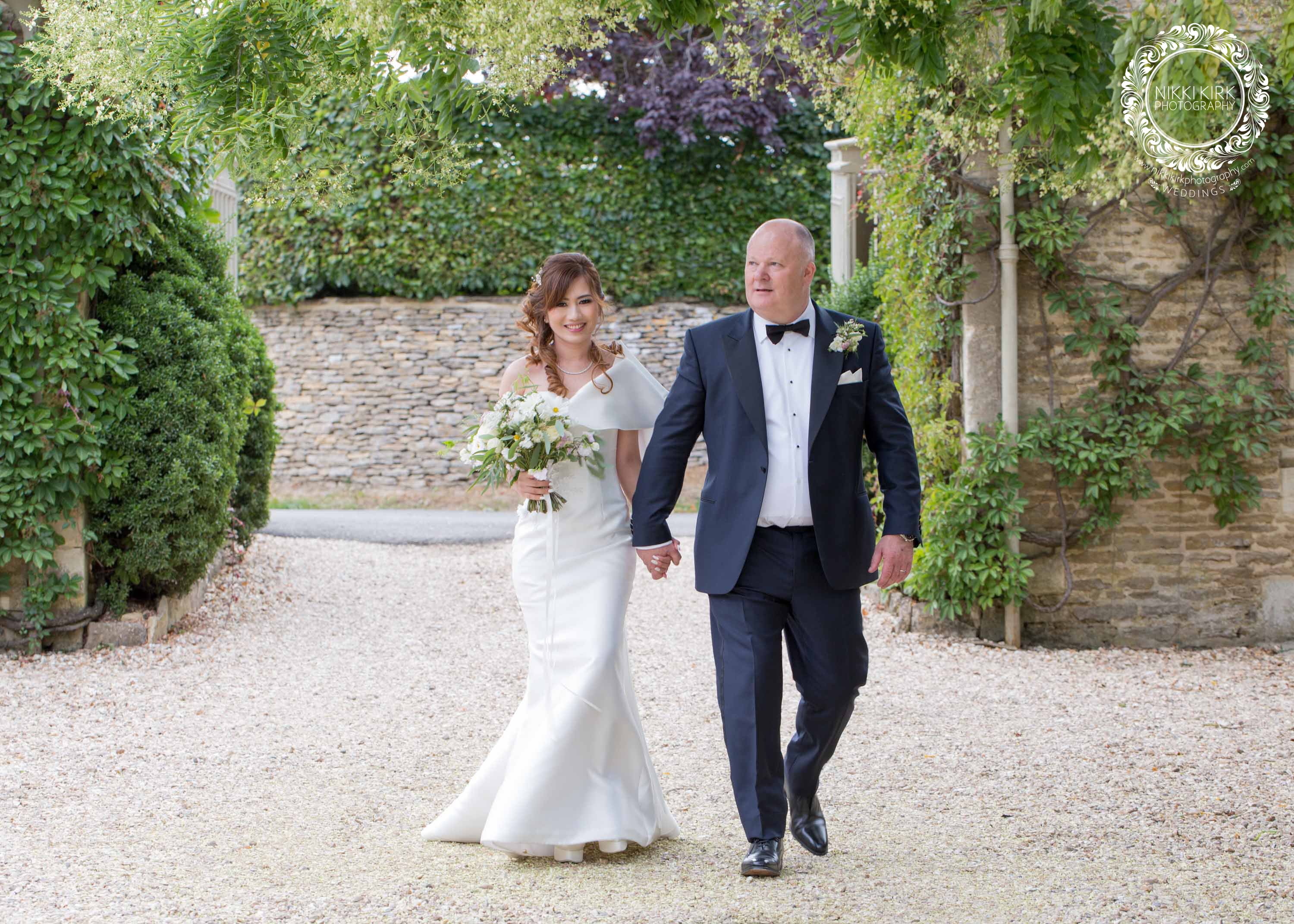 Thyme-Southrop-wedding-photographer-Nikki-Kirk-Photography